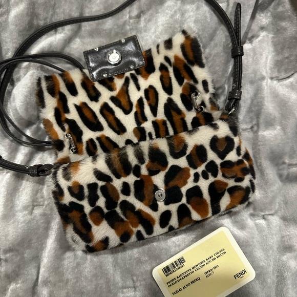 Fendi baguette phone pouch - Picture 8 of 10